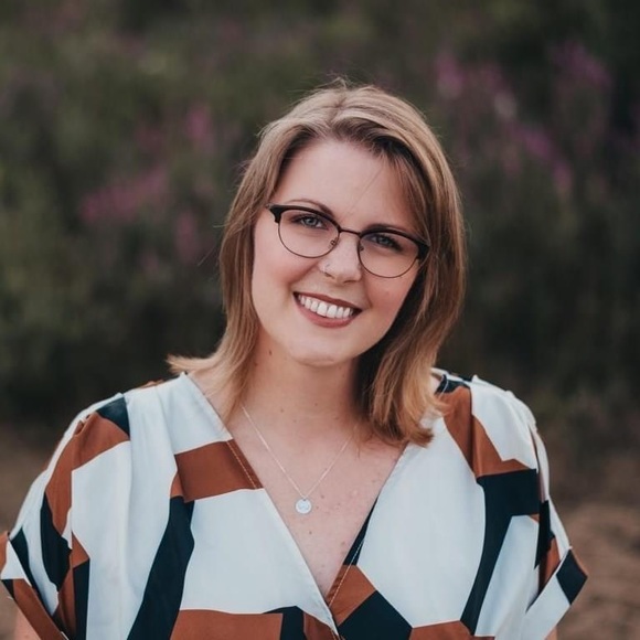 Meet your Posher, Bridget - Picture 2 of 3